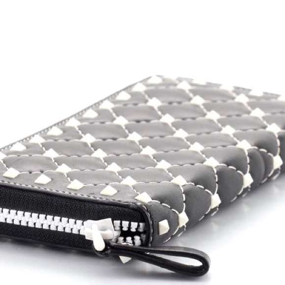 VALENTINO GARAVANI Nappa Rockstud Spike Zip Around Wallet - Picture 5 of 9
